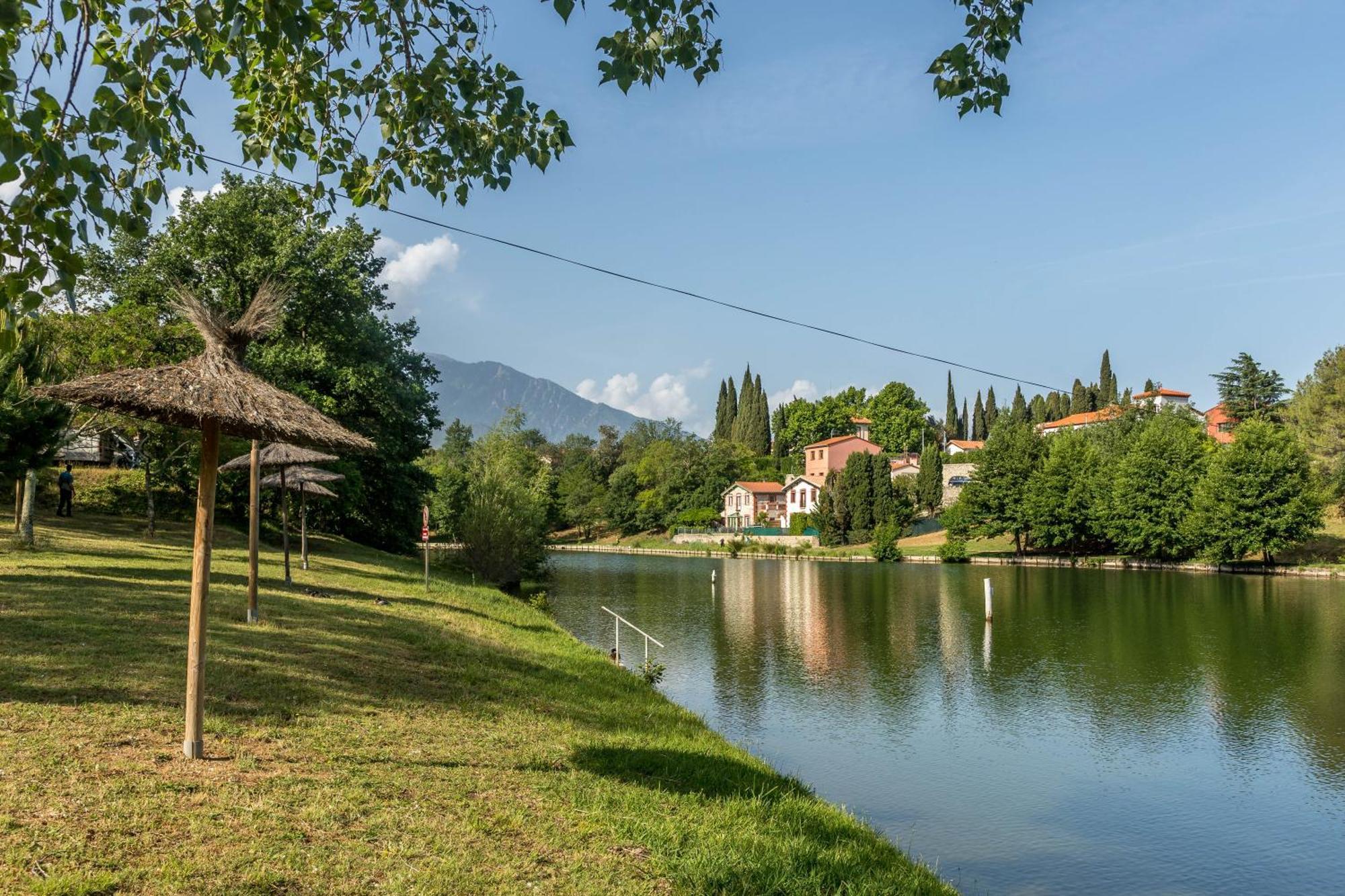 Camping Les Rives Du Lac De Vinca Kültér fotó